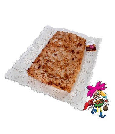 Coca de hojaldre con chicharrones y piñones