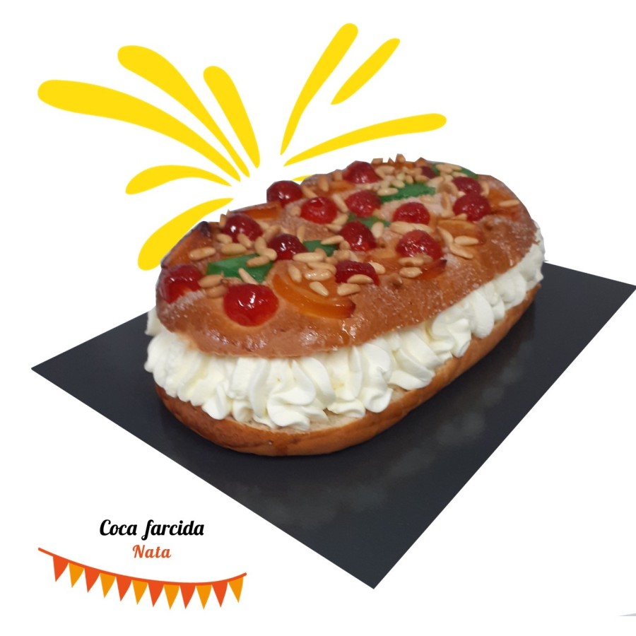 Coca de brioix amb fruita confitada i pinyons Farcida de Crema